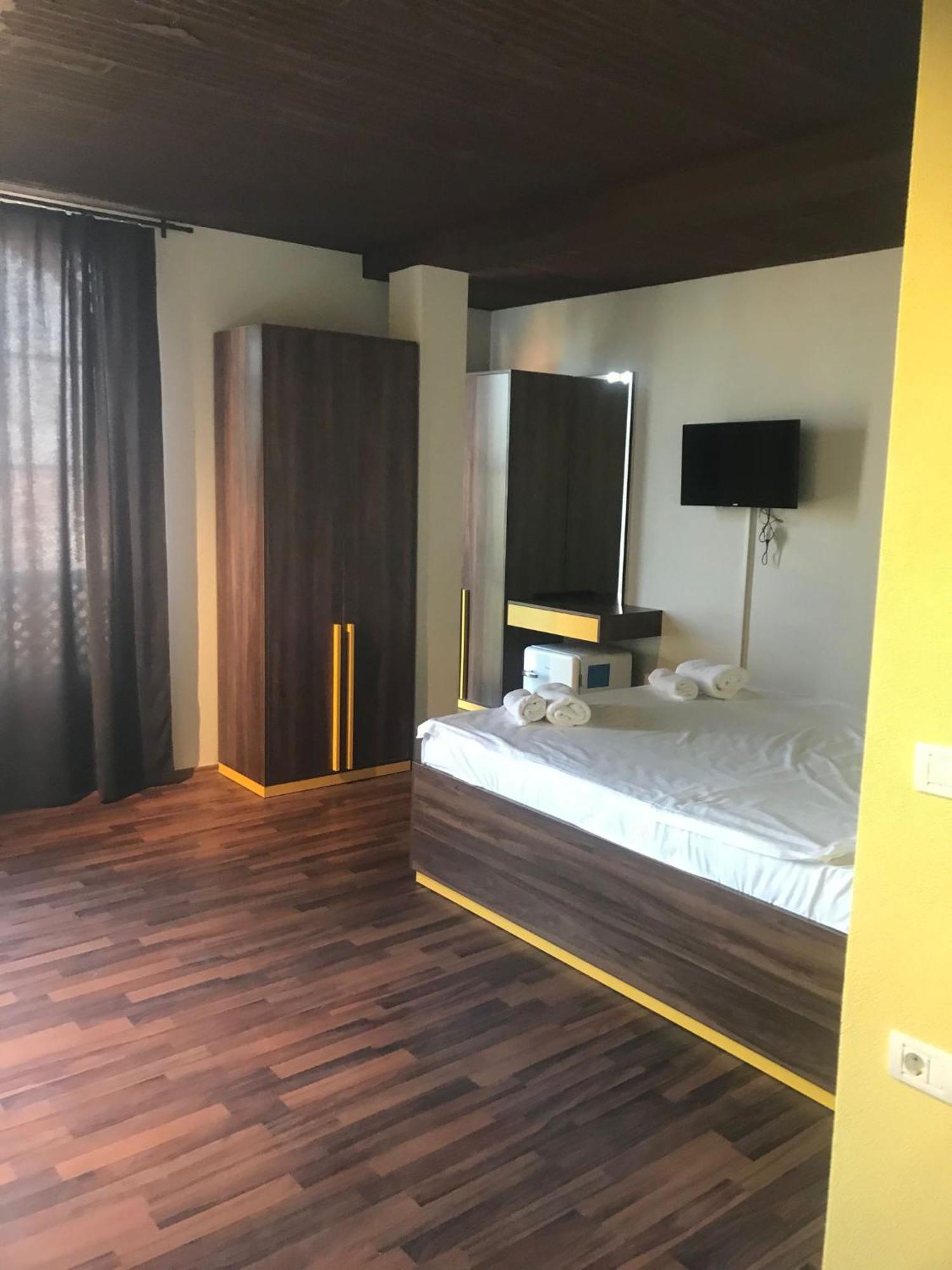 Hotel Hiserra Prizren Esterno foto