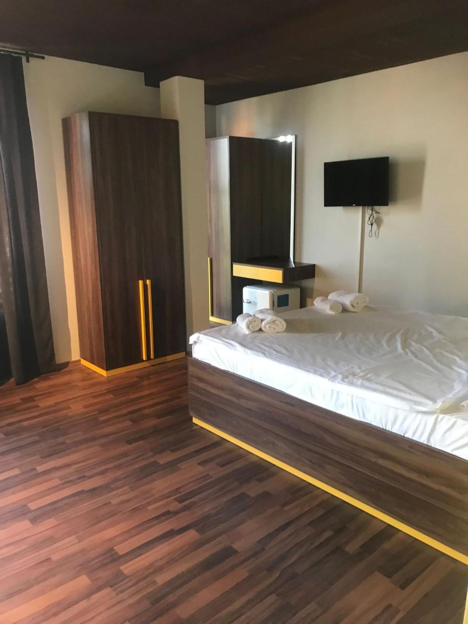 Hotel Hiserra Prizren Esterno foto